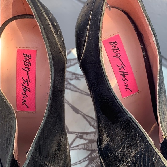 Betsey Johnson sample Laceless Spectator heels - Picture 4 of 7